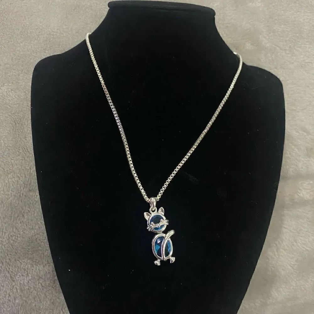 Silver tone and Blue Cat Pendent Necklace
